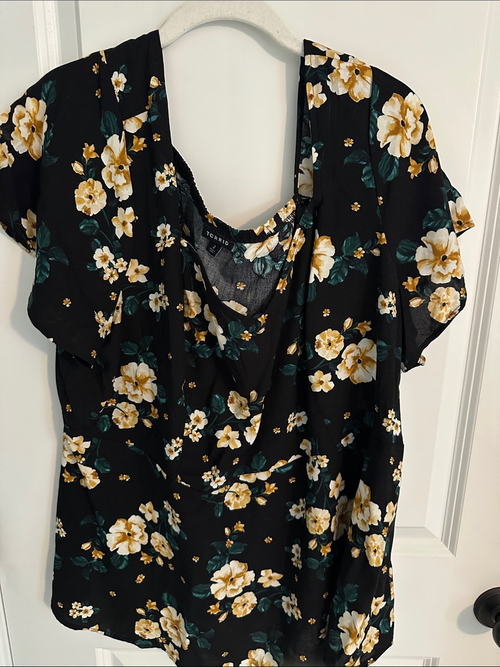Torrid Size 2 Black Floral V-Neck Top with Yellow & Green Blooms
